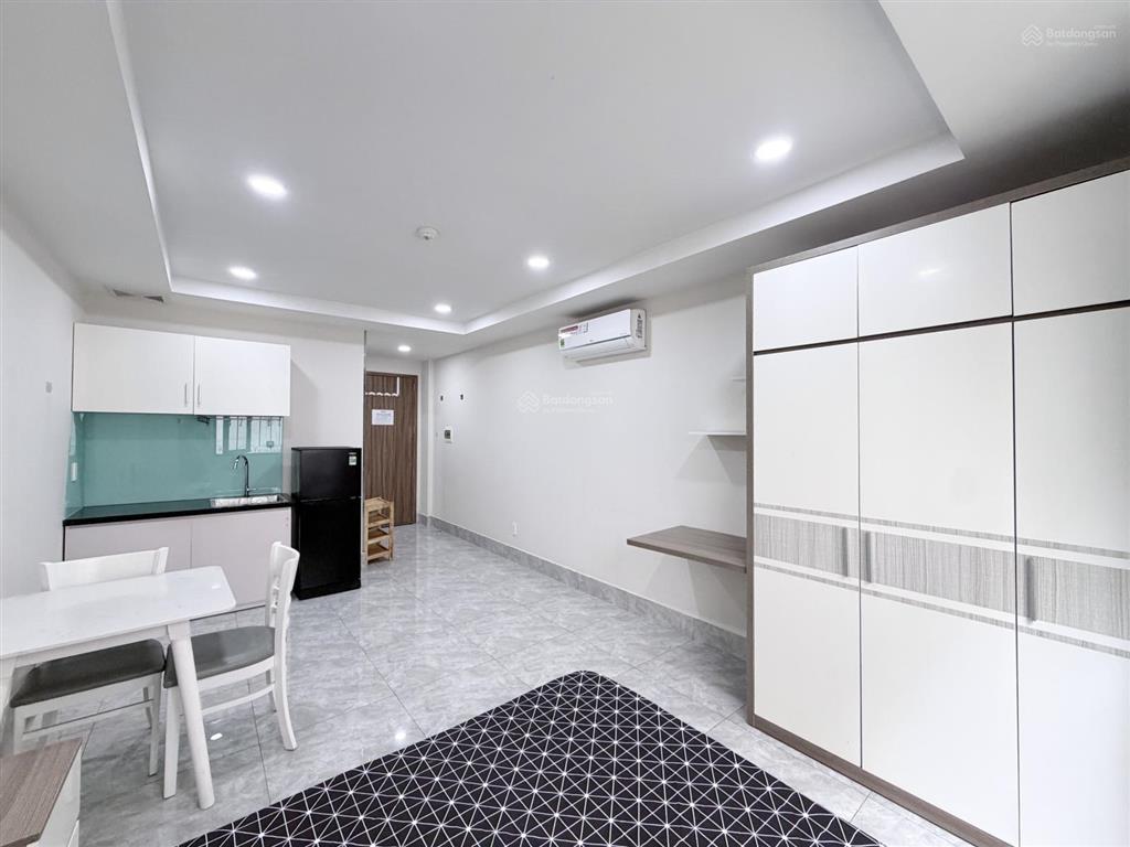 Căn hộ biệt thự 33m2 có cửa sổ to thoáng full nt, hẻm oto an ninh gần chợ bà chiểu