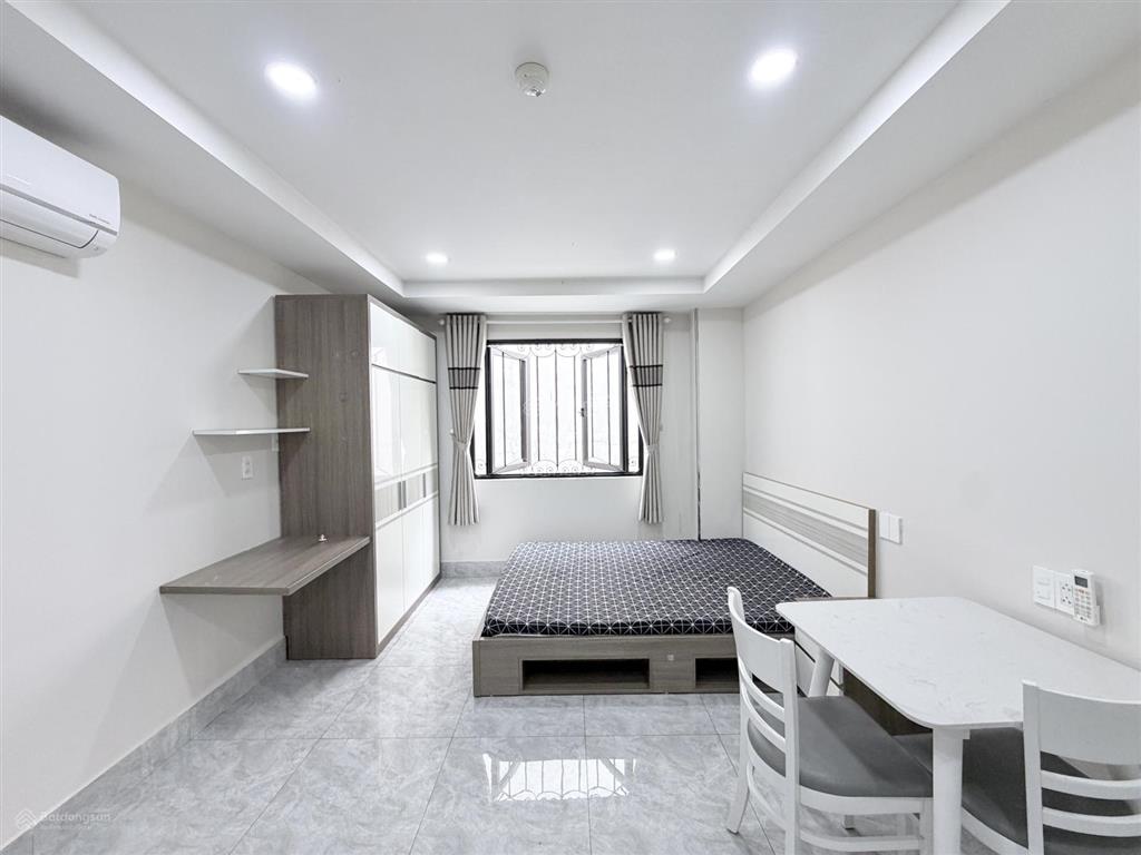 Căn hộ biệt thự 33m2 có cửa sổ to thoáng full nt, hẻm oto an ninh gần chợ bà chiểu