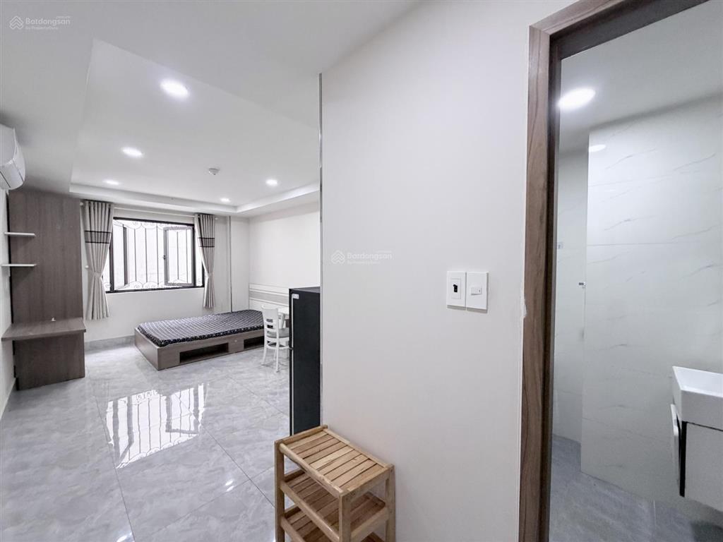 Căn hộ biệt thự 33m2 có cửa sổ to thoáng full nt, hẻm oto an ninh gần chợ bà chiểu