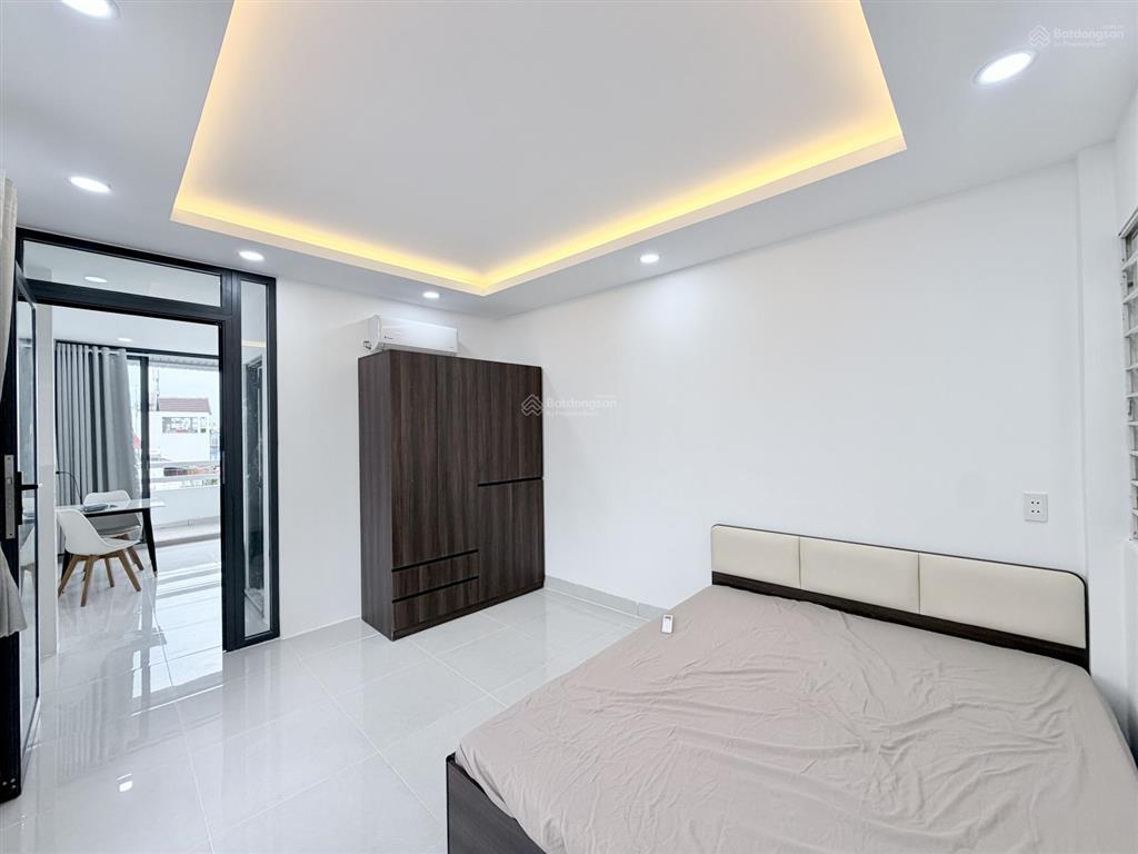 Căn hộ mới 100% 1pn ban công tách bếp full nt có hầm xe, thang máy rộng 50m2
