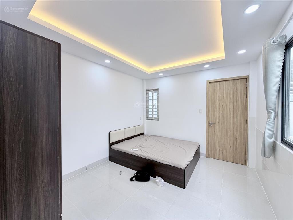 Căn hộ mới 100% 1pn ban công tách bếp full nt có hầm xe, thang máy rộng 50m2