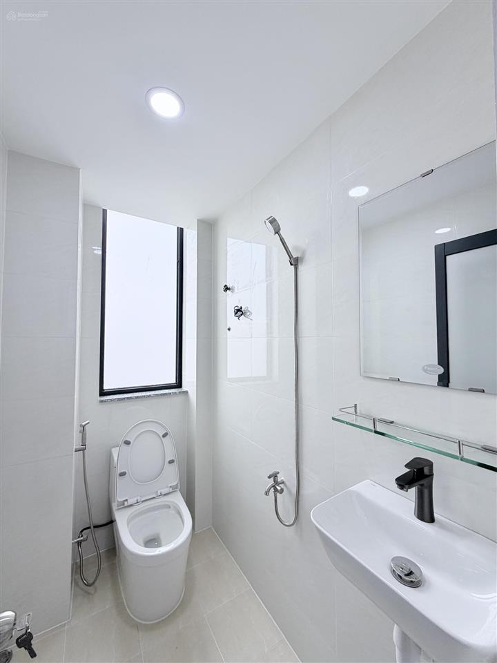 Căn hộ mới 100% 1pn ban công tách bếp full nt có hầm xe, thang máy rộng 50m2