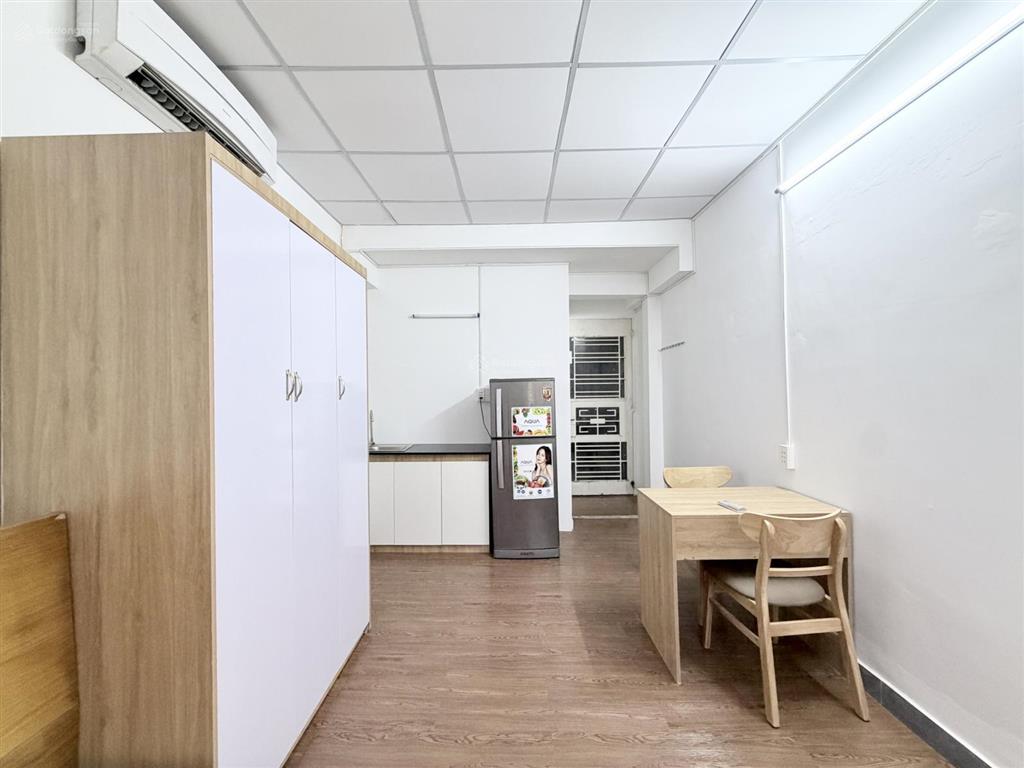 Phòng cửa sổ 25m2 mới 100% fullnt có giặt sấy ra vào vân tay an ninh ngay công viên phú nhuận