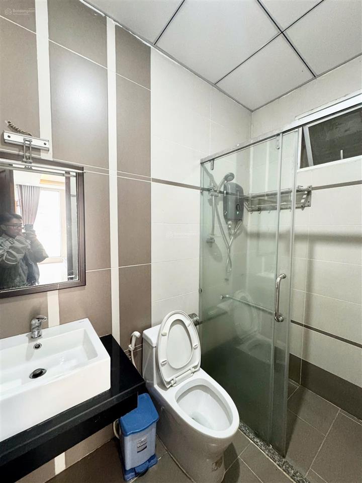 Căn stu cửa sổ view kính ngay ngã tư hàng xanh, full nt có thang máy đi bộ qua hutech chỉ tính điện