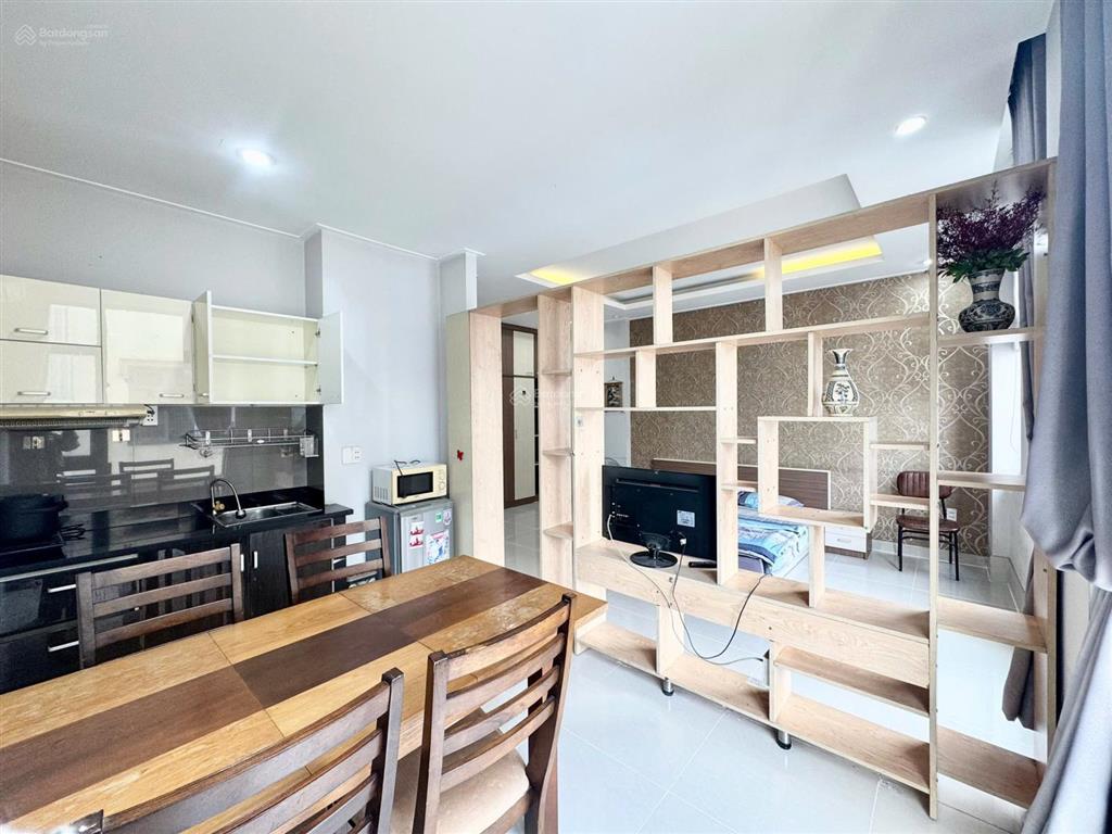 Căn stu cửa sổ view kính ngay ngã tư hàng xanh, full nt có thang máy đi bộ qua hutech chỉ tính điện