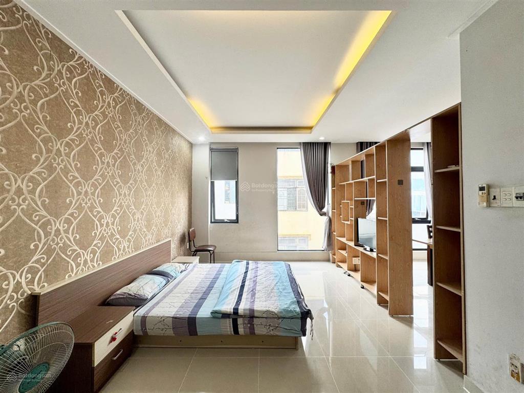 Căn stu cửa sổ view kính ngay ngã tư hàng xanh, full nt có thang máy đi bộ qua hutech chỉ tính điện