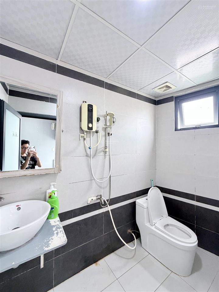 Căn hộ ban công 30m2 full nt cao cấp có hầm xe, thang máy, bảo vệ 24/7 gần đại học hutech, uef, uth