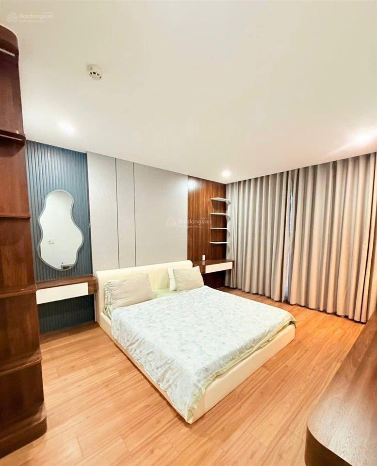 Còn xót lại hiếm có căn này. vị trí trung tâm gần các trung tâm hành chính. phù hợp mua ở