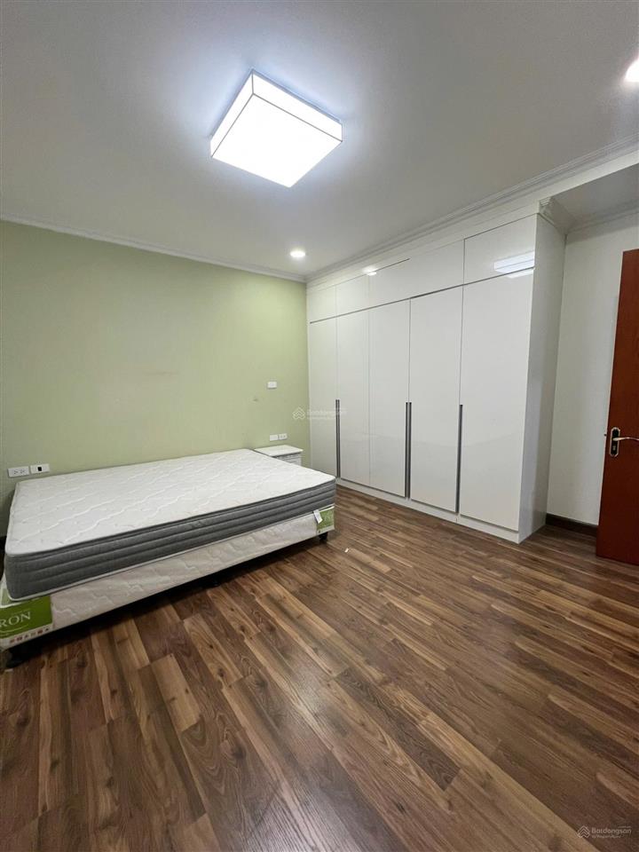 7.6 tỷ bán căn hộ 121m2  3pn tầng trung, view thành phố, hướng nam mát mẻ
