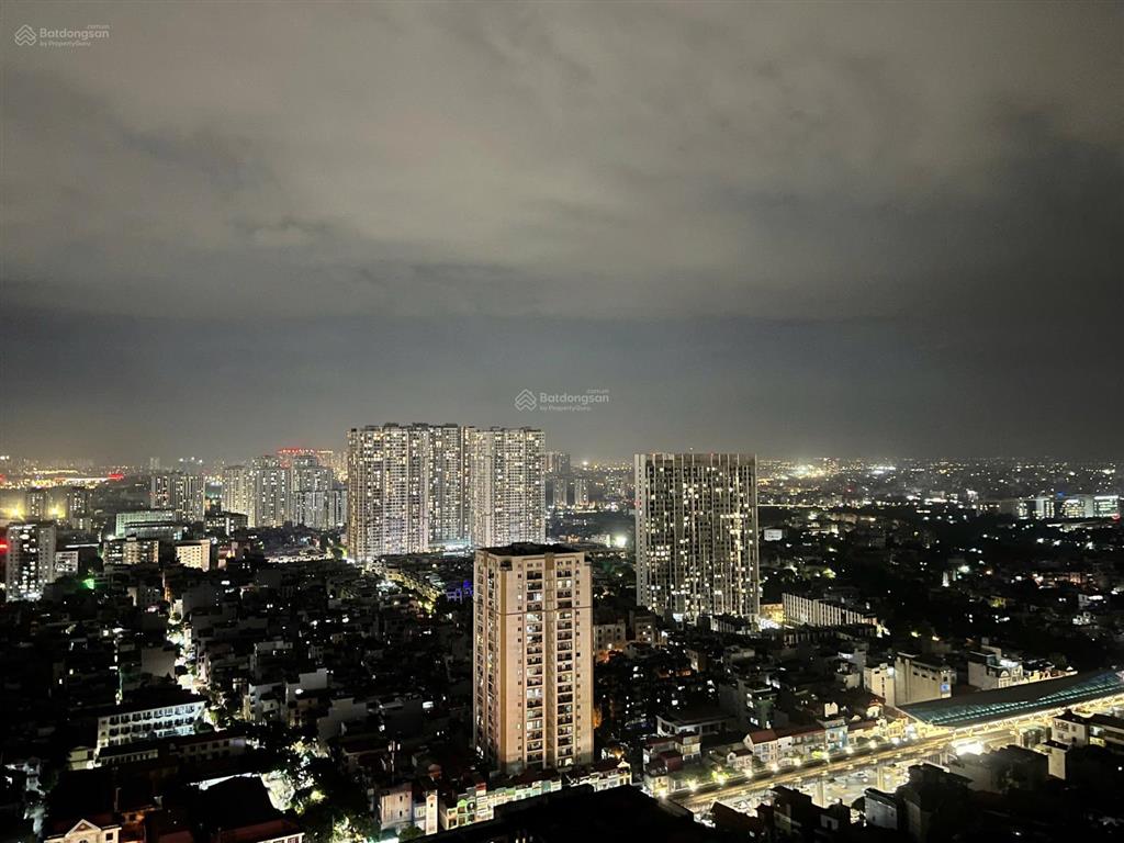 7.6 tỷ bán căn hộ 121m2  3pn tầng trung, view thành phố, hướng nam mát mẻ