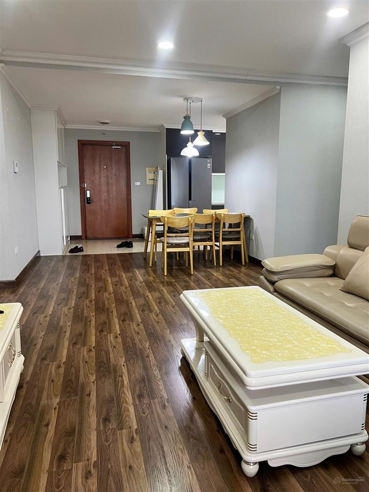 7.6 tỷ bán căn hộ 121m2  3pn tầng trung, view thành phố, hướng nam mát mẻ