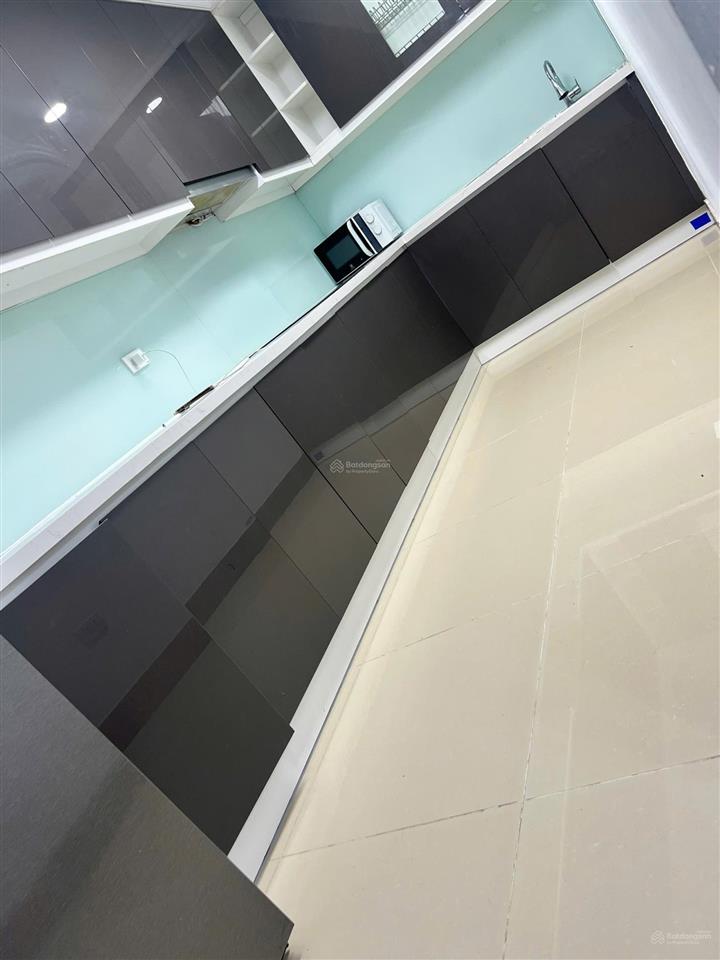 7.6 tỷ bán căn hộ 121m2  3pn tầng trung, view thành phố, hướng nam mát mẻ