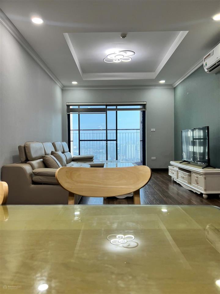 7.6 tỷ bán căn hộ 121m2  3pn tầng trung, view thành phố, hướng nam mát mẻ