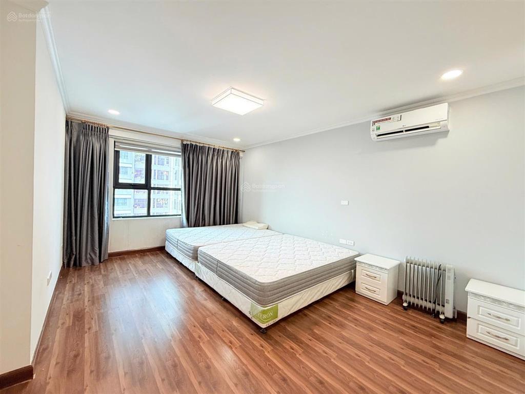 Bán căn hộ 130m3pn tầng trung, view thoáng mát tại goldmark city  giá chỉ 8.5tỷ