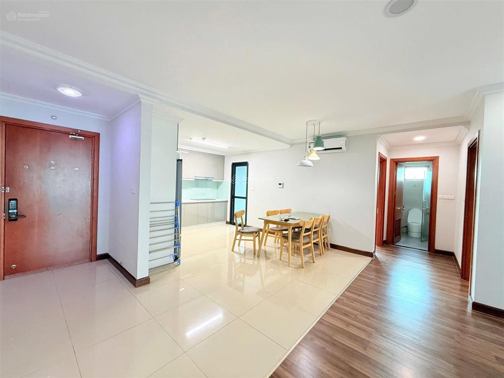 Bán căn hộ 130m3pn tầng trung, view thoáng mát tại goldmark city  giá chỉ 8.5tỷ