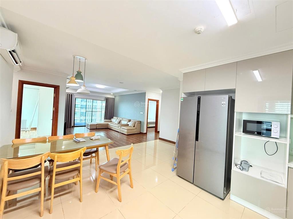 Bán căn hộ 130m3pn tầng trung, view thoáng mát tại goldmark city  giá chỉ 8.5tỷ