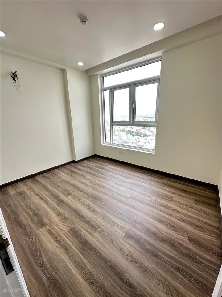 Chính chủ bán căn hộ valeo, 86m, 3 phòng ngủ 2wc view đông nam, sổ hồng, giá 4.8 tỷ tuấn 0901 499 ***