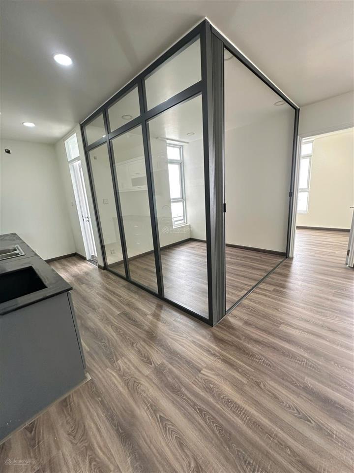 Chính chủ bán căn hộ valeo, 86m, 3 phòng ngủ 2wc view đông nam, sổ hồng, giá 4.8 tỷ tuấn 0901 499 ***