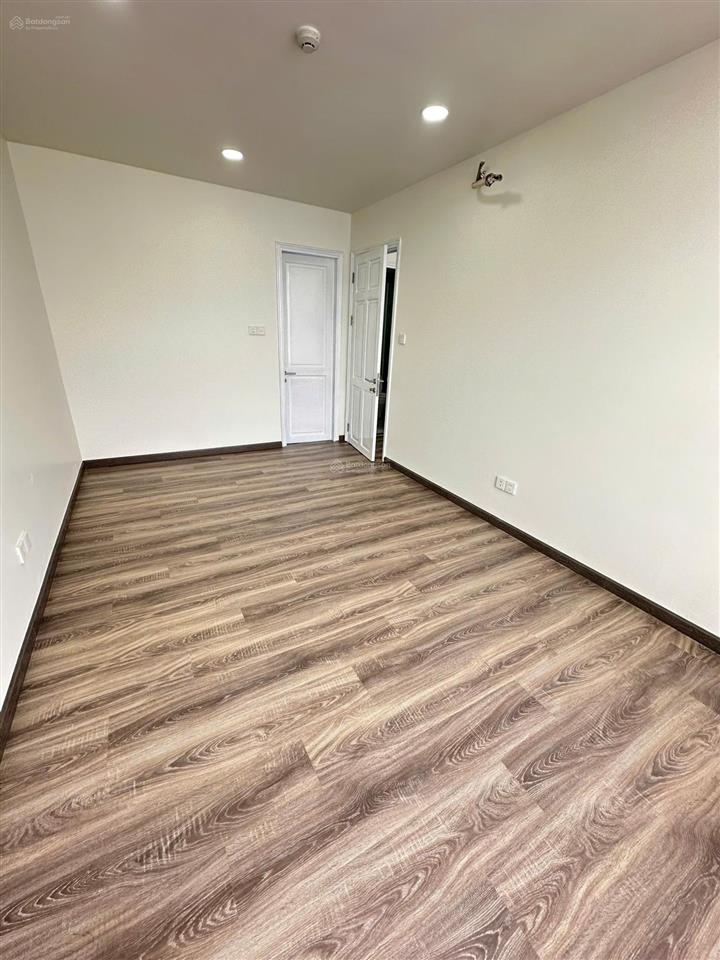 Chính chủ bán căn hộ valeo, 86m, 3 phòng ngủ 2wc view đông nam, sổ hồng, giá 4.8 tỷ tuấn 0901 499 ***