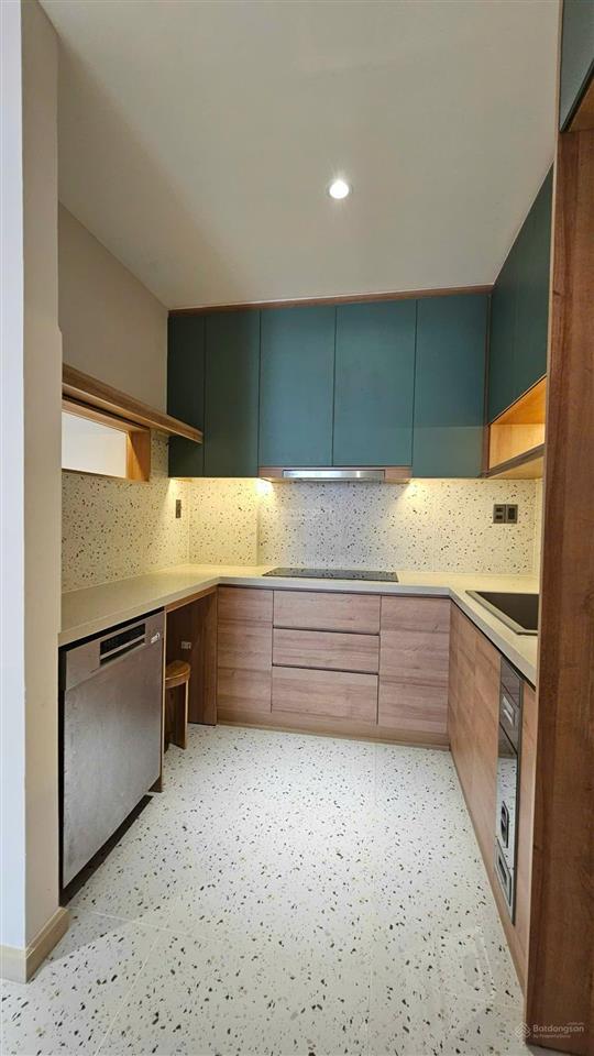 Ban quản lí bán căn hộ kingston, 83m 2 phòng ngủ, ban công dài, sổ hồng, giá 7.5 tỷ tuấn 0901 499 ***