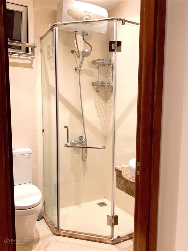 Chính chủ bán căn hộ sky center, 74m, 2 phòng ngủ, 2wc, ban công p khách,giá 6.3 tỷ tuấn 0901 499 ***