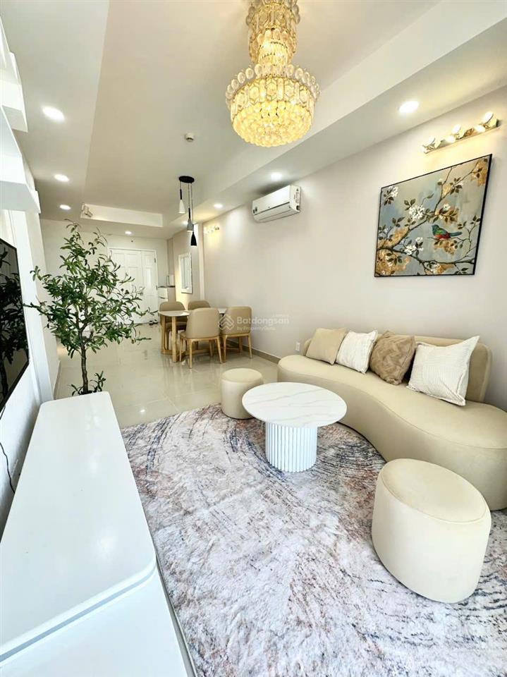 Chính chủ bán căn hộ melody, 70m, 2 phòng ngủ, 2wc, view sân bay, hàng hiếm, 3.9 tỷ tuấn 0901 499 ***
