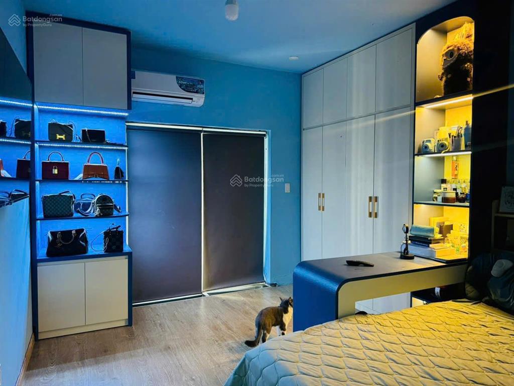 Chính chủ bán căn hộ oriental plaza, 82m, 2 phòng ngủ sáng, view đông nam $ 3.9 tỷ tuấn 0901 499 ***