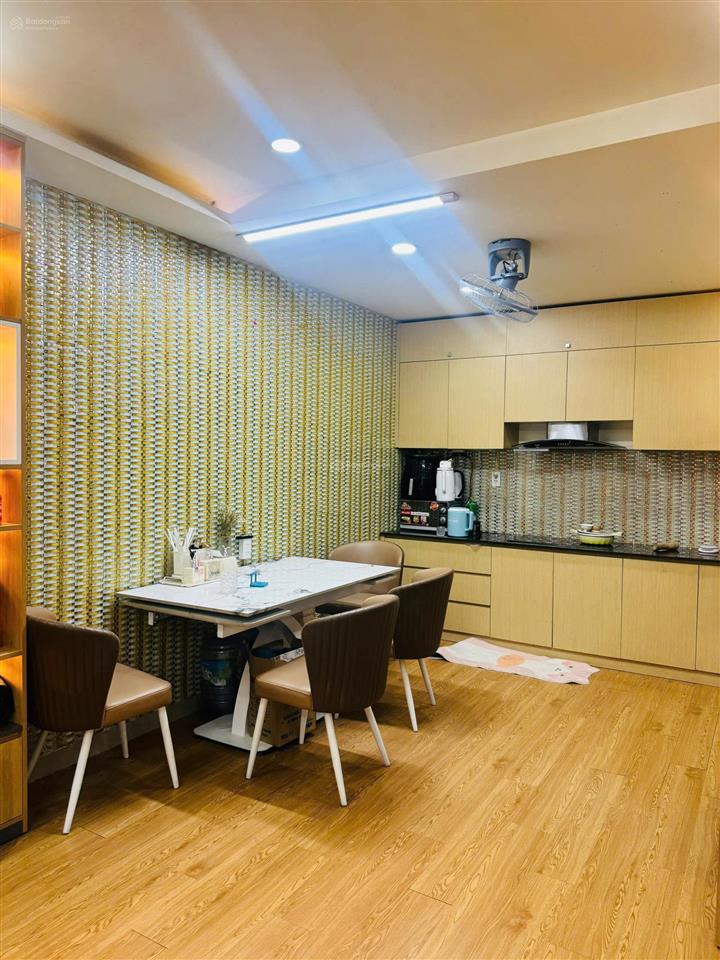 Chính chủ bán căn hộ oriental plaza, 82m, 2 phòng ngủ sáng, view đông nam $ 3.9 tỷ tuấn 0901 499 ***