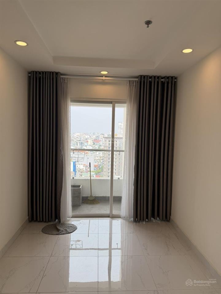 Chính chủ bán căn hộ terra royal, 72m , 2 phòng, 2wc, view lý chính thắng, sổ giá 9.9 tỷ 0901 499 ***