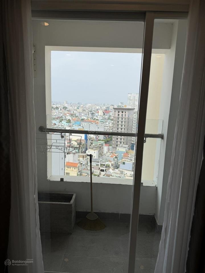 Chính chủ bán căn hộ terra royal, 72m , 2 phòng, 2wc, view lý chính thắng, sổ giá 9.9 tỷ 0901 499 ***