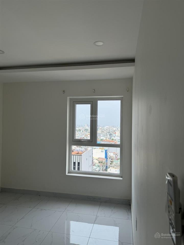 Chính chủ bán căn hộ terra royal, 72m , 2 phòng, 2wc, view lý chính thắng, sổ giá 9.9 tỷ 0901 499 ***