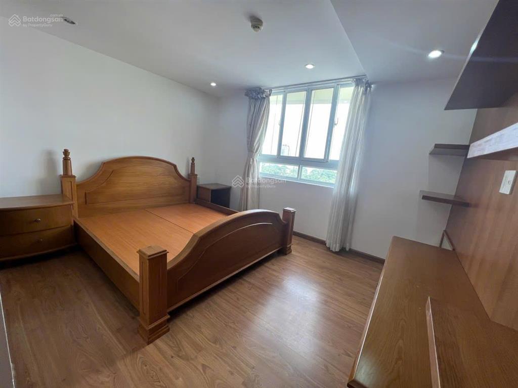 Chính chủ bán căn hộ hùng vương plaza, 130m, 3 phòng ngủ, 3wc, sổ hồng, giá 9.9 tỷ tuấn 0901 499 ***