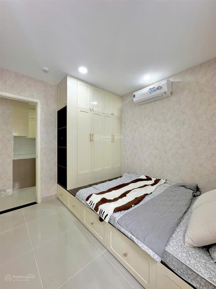 Bán căn hộ oriental plaza, 78m, 2 phòng, giá 3.9 tỷ, 105m, 3 phòng, giá 5 tỷ, sổ hồng. 0901 499 ***
