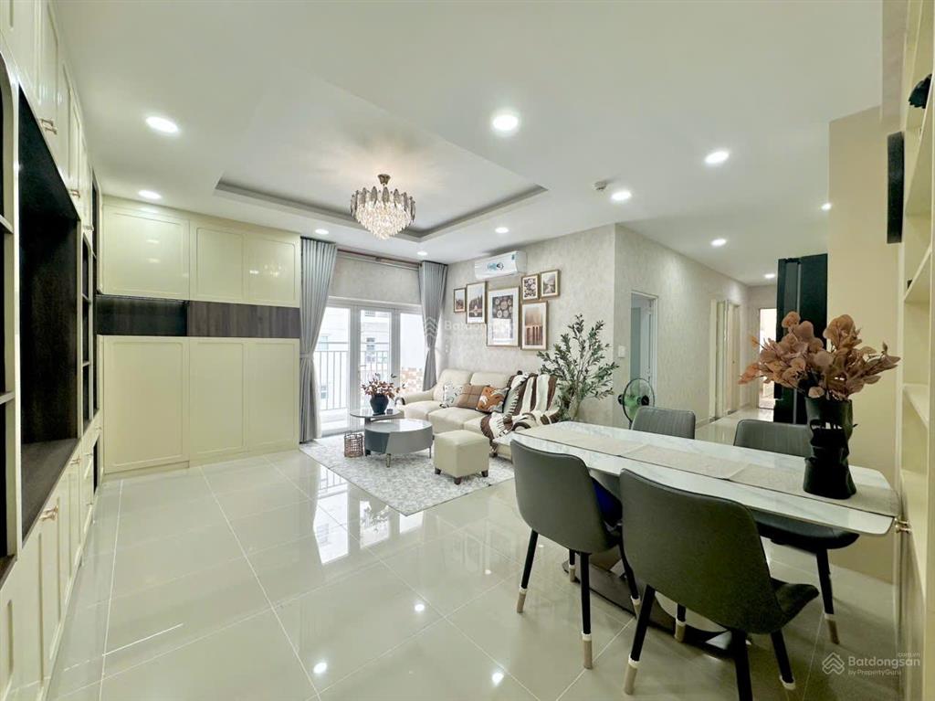 Bán căn hộ oriental plaza, 78m, 2 phòng, giá 3.9 tỷ, 105m, 3 phòng, giá 5 tỷ, sổ hồng. 0901 499 ***
