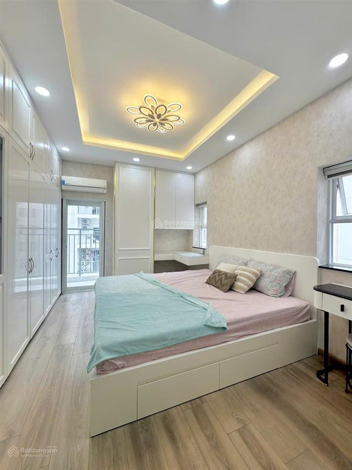 Bán căn hộ oriental plaza, 78m, 2 phòng, giá 3.9 tỷ, 105m, 3 phòng, giá 5 tỷ, sổ hồng. 0901 499 ***