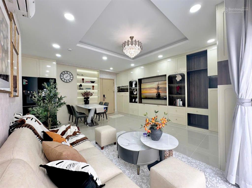 Bán căn hộ oriental plaza, 78m, 2 phòng, giá 3.9 tỷ, 105m, 3 phòng, giá 5 tỷ, sổ hồng. 0901 499 ***