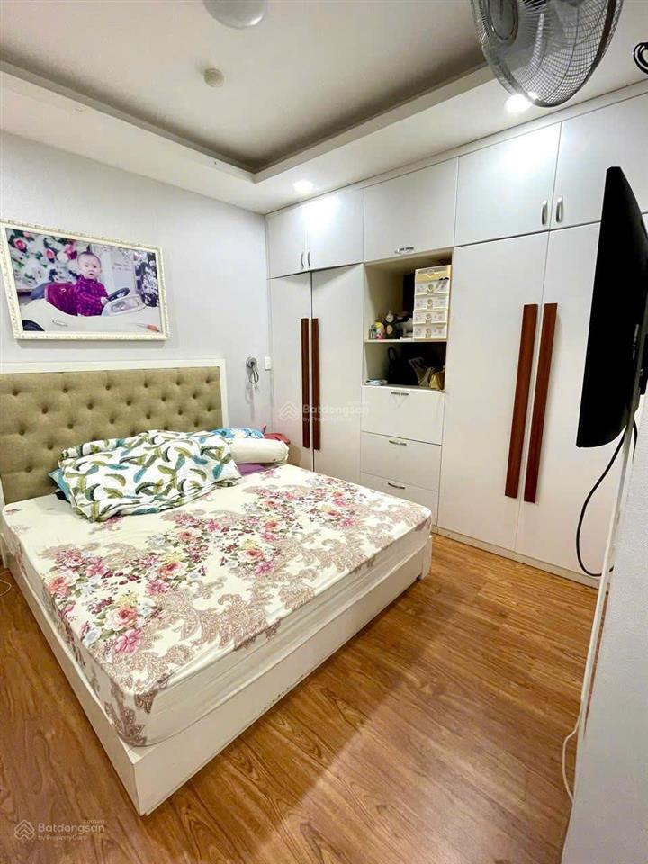 Bán căn hộ 91 phạm văn hai, gần sân bay, 65m, 2 phòng ngủ, 2 wc, sổ hồng, giá 5 tỷ. tuấn 0901 499 ***