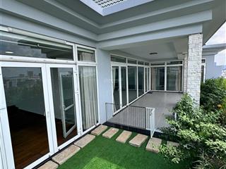 Chính chủ bán penthouse cao ốc phú nhuận, 370m, 3 phòng ngủ 4wc, sổ hồng, giá 20 tỷ tuấn 0901 499 ***