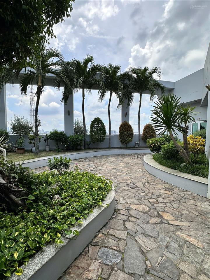 Chính chủ bán penthouse cao ốc phú nhuận, 370m, 3 phòng ngủ 4wc, sổ hồng, giá 20 tỷ tuấn 0901 499 ***
