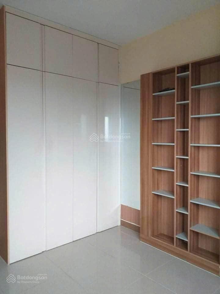 Nhà mình cần bán căn hộ era lạc long quân, 62m 2 phòng ngủ, có ban công, giá 2.7 tỷ tuấn 0901 499 ***