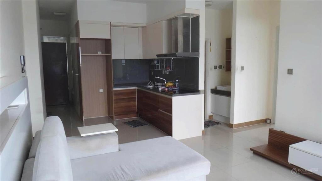 Nhà mình cần bán căn hộ era lạc long quân, 62m 2 phòng ngủ, có ban công, giá 2.7 tỷ tuấn 0901 499 ***