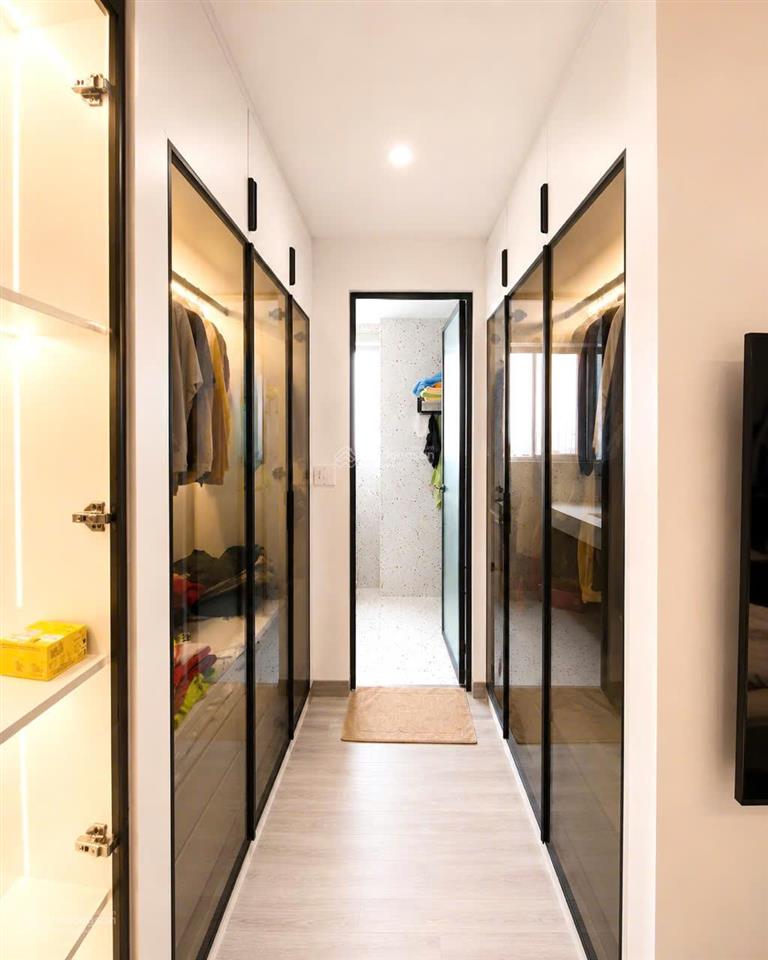 Bán chung cư sky center, 5b phổ quang, sát sân bay, 100m², 3 phòng ngủ, giá 8.2 tỷ tuấn 0901 499 ***
