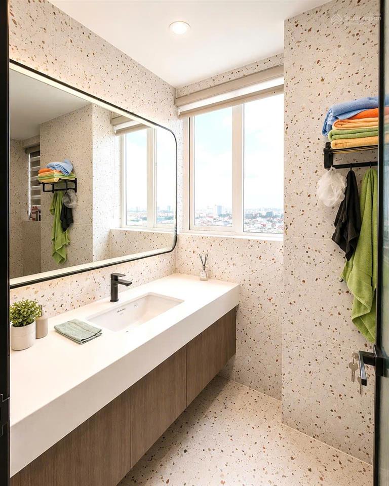 Bán chung cư sky center, 5b phổ quang, sát sân bay, 100m², 3 phòng ngủ, giá 8.2 tỷ tuấn 0901 499 ***