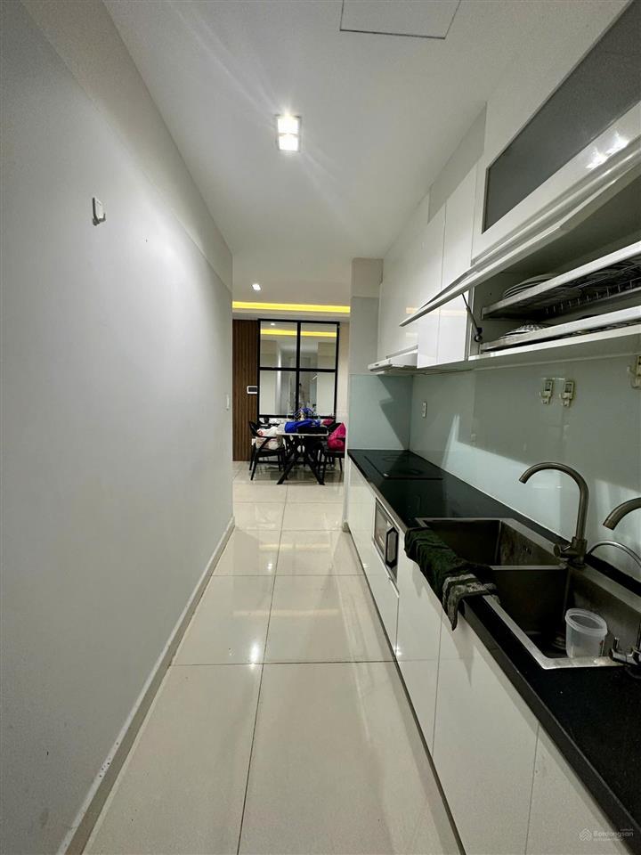 Chính chủ bán căn hộ sky center, 10 phổ quang, 75m, 2 phòng ngủ, 2wc, giá 5.5 tỷ tuấn  0901 499 ***
