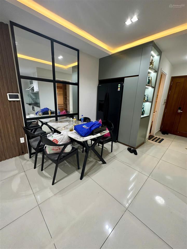 Chính chủ bán căn hộ sky center, 10 phổ quang, 75m, 2 phòng ngủ, 2wc, giá 5.5 tỷ tuấn  0901 499 ***