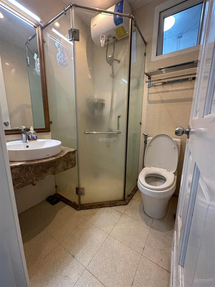 Chính chủ bán căn hộ sky center, 10 phổ quang, 75m, 2 phòng ngủ, 2wc, giá 5.5 tỷ tuấn  0901 499 ***