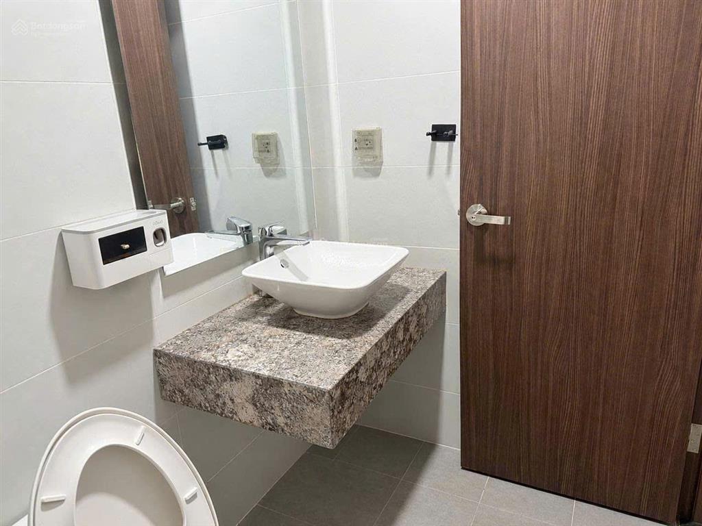 Bán căn hộ res 11, 50m, lầu 15, 1 phòng ngủ, ban công nhìn ra đầm sen, giá 3.5 tỷ tuấn 0901 499 ***