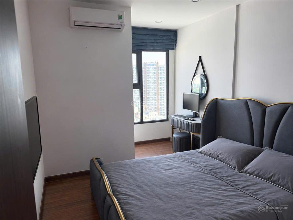 Bán căn hộ res 11, 50m, lầu 15, 1 phòng ngủ, ban công nhìn ra đầm sen, giá 3.5 tỷ tuấn 0901 499 ***