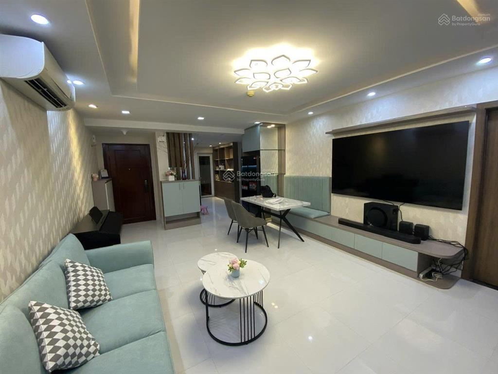 Bán căn hộ hùng vương plaza, 118m, 3 phòng, 3wc, ban công phòng khách, giá 8.5 tỷ tuấn 0901 499 ***