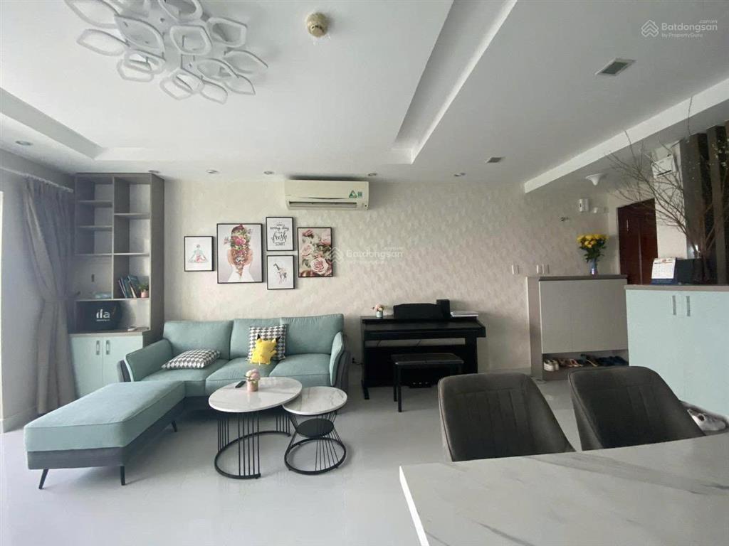 Bán căn hộ hùng vương plaza, 118m, 3 phòng, 3wc, ban công phòng khách, giá 8.5 tỷ tuấn 0901 499 ***
